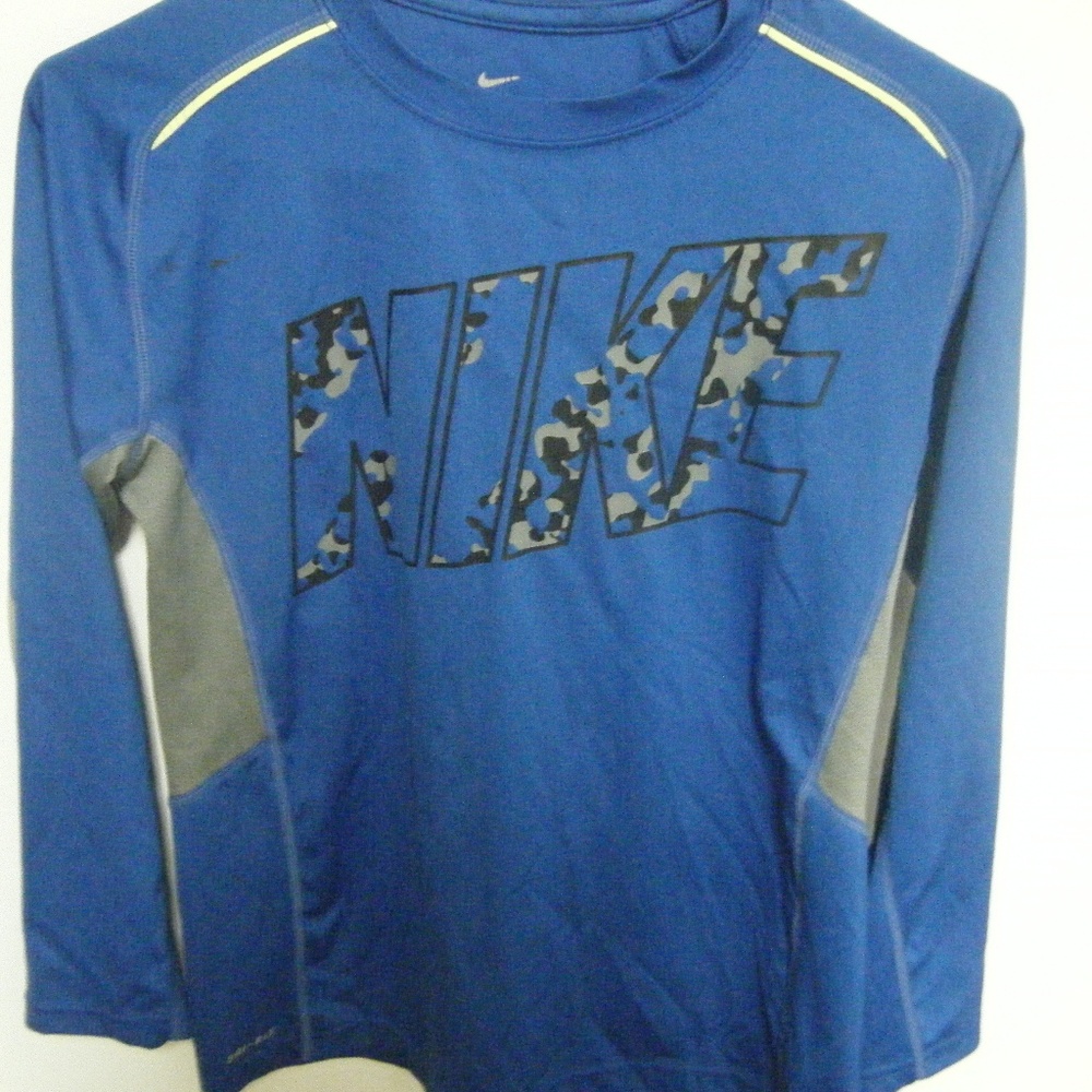 Boys Nike long sleeve shirt size Large